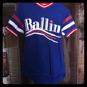 Ballin shirt size med